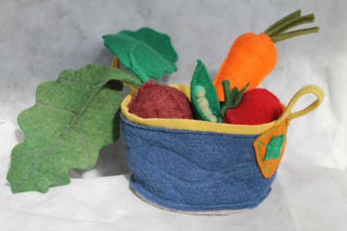 My dear friend Rachel made these amazing little felt vegetables